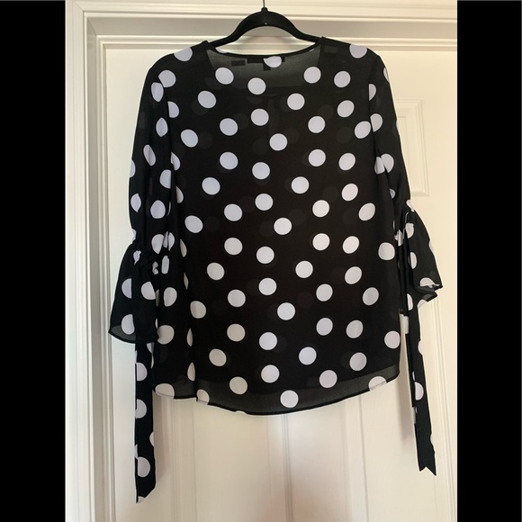 🎉 3 for $15 🎉 Harve Bernard polka dot blouse - Picture 2 of 7